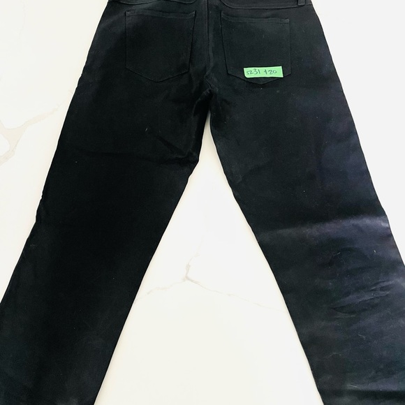 Size 31 Guess (slight shine), Excellent Condition, 9.5” Rise, 31” Inseam - Picture 1 of 2
